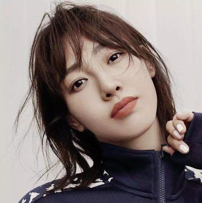 妈呀，这个刘海也太减龄了吧?!还让脸小到不行