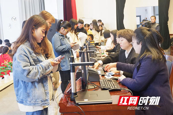 出行更方便!长沙向大学新生免费发放城市一卡