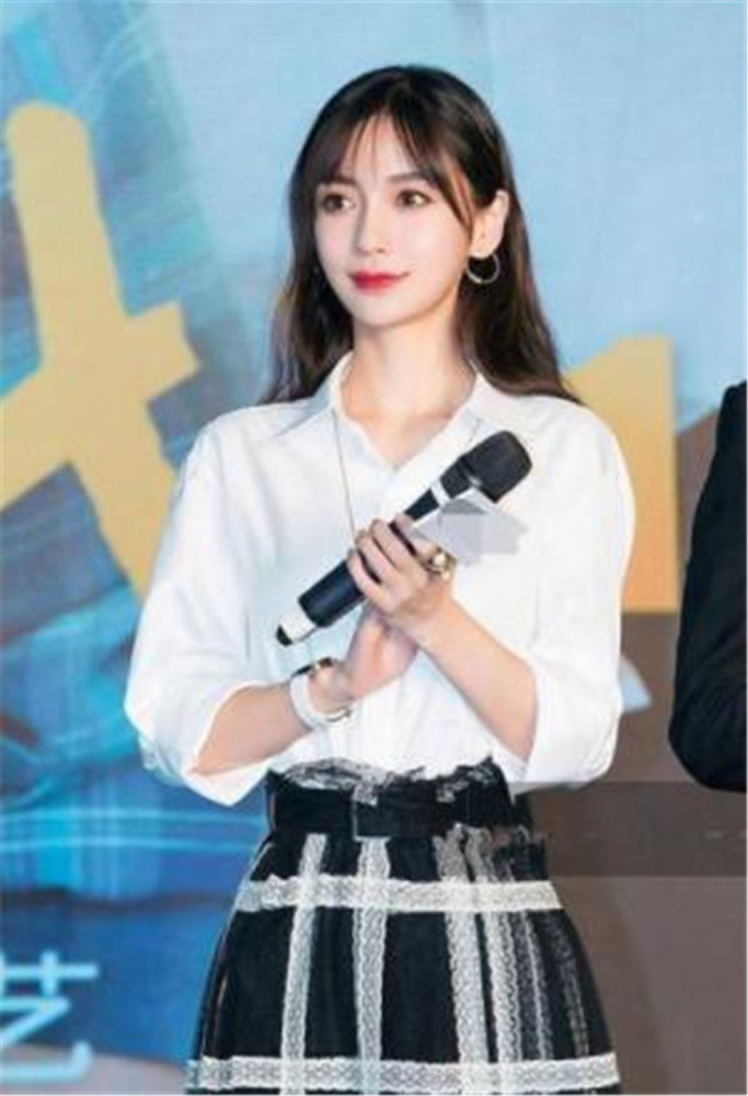 杨颖和李菲儿撞刘海,两人颜值相当,真是胜负难分!