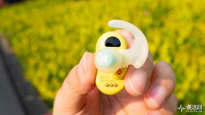 一副耳机制霸海陆空 索尼WF-SP900是如何做