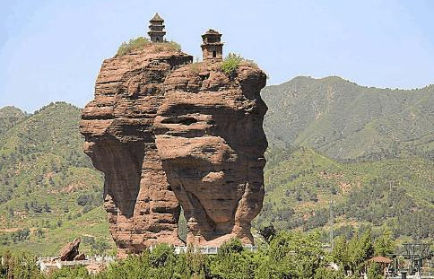 中国最神奇的一座寺庙,修建在陡峭山顶之上,它的来历至今是谜