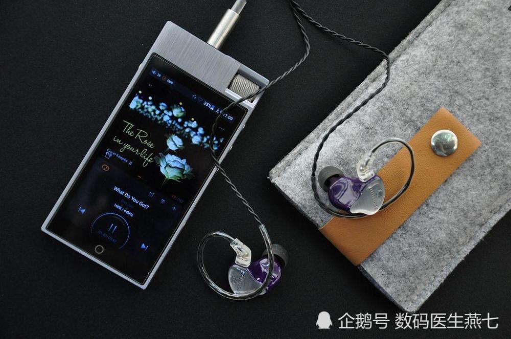 它是上镜率最高的国产HIFI耳机之一,最贵的也就