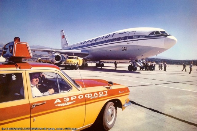 1978年秋季伊尔-86客机在阿德勒,该机的全经济舱可载350人.