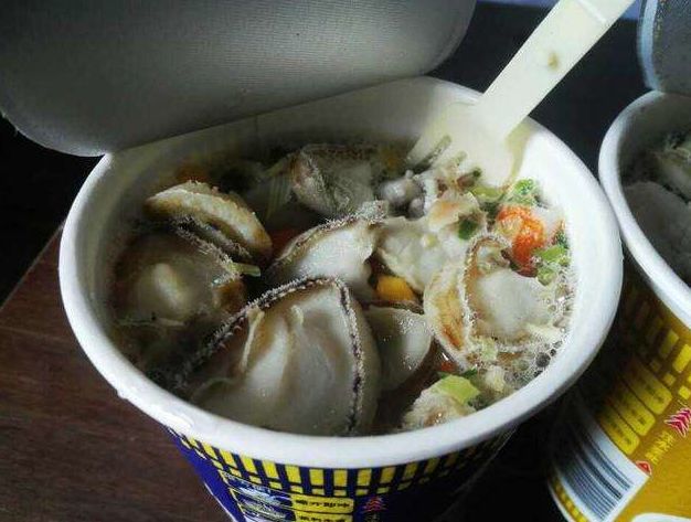 那些年土豪吃的泡面是啥样?鲍鱼海参算啥,最后