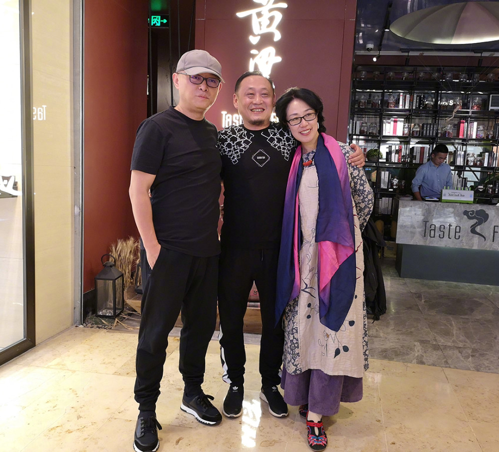 孟非下车不慎撞倒路人，留电话约喝酒晒温馨合影