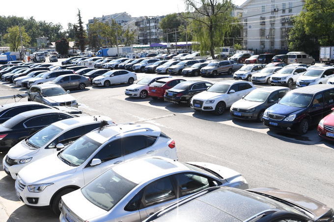 北京东城滞留地改建停车场 周围居民有优惠包