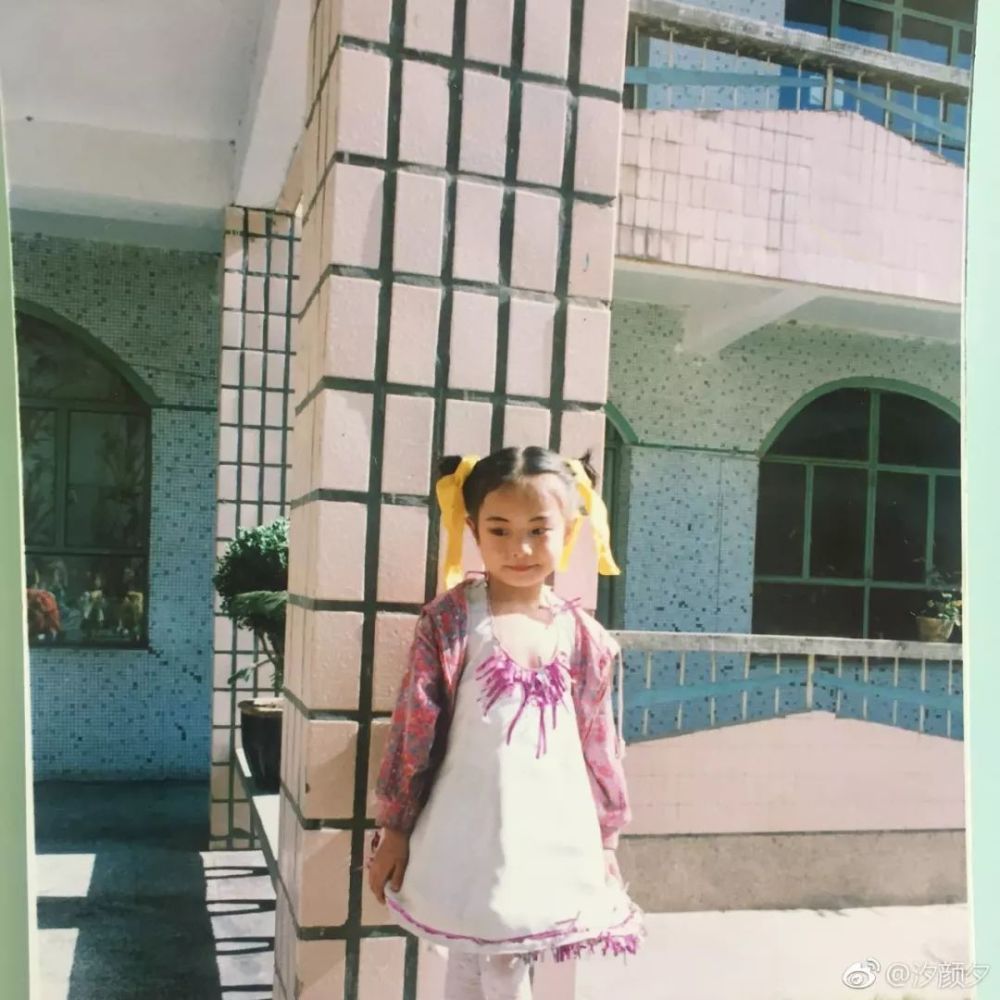 她把吴彦祖放进自己的童年照里,做成GIF贼可爱