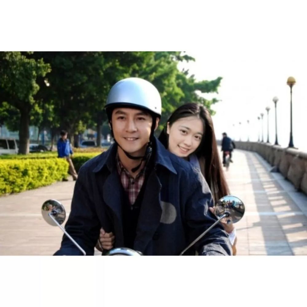 她把吴彦祖放进自己的童年照里,做成GIF贼可爱