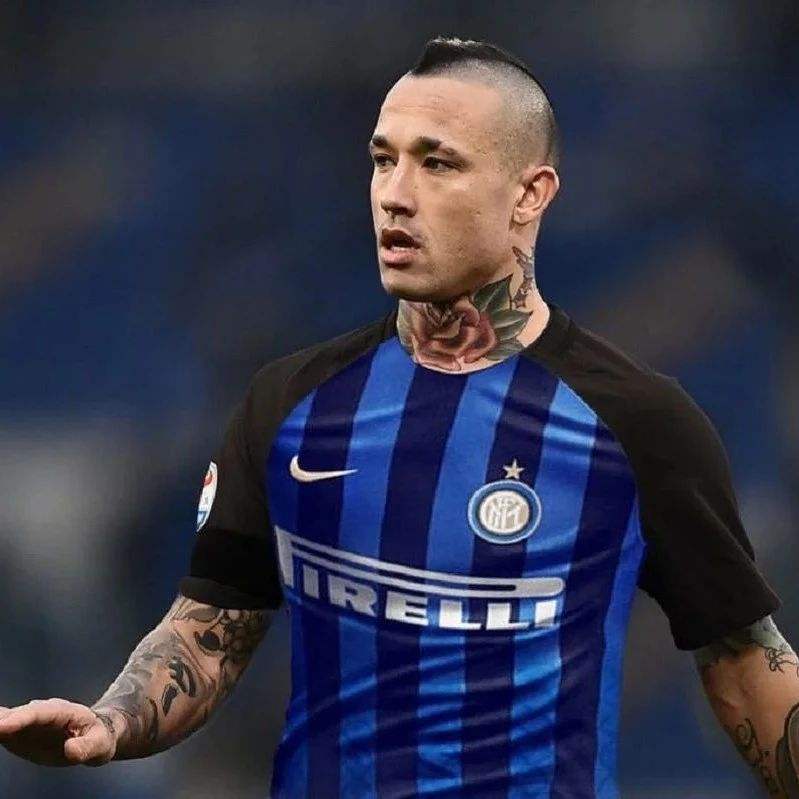 纳英戈兰:C罗需要一支球队 梅西能以一己之力