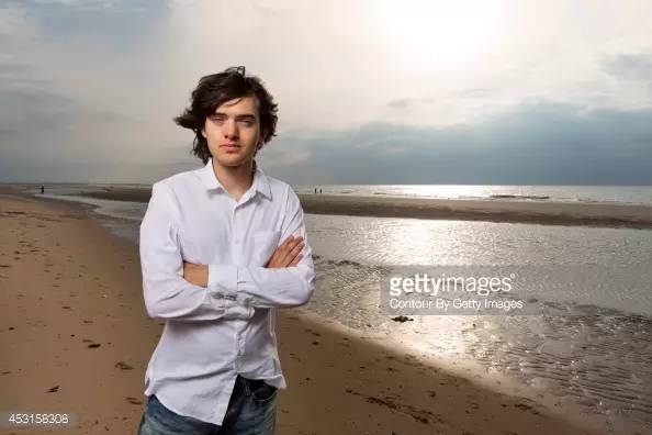 17岁时少年决定把海洋洗干净,现在21岁的他做