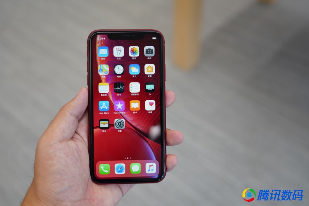 iPhone XR体验:A12强悍芯片+彩虹色哪个最适