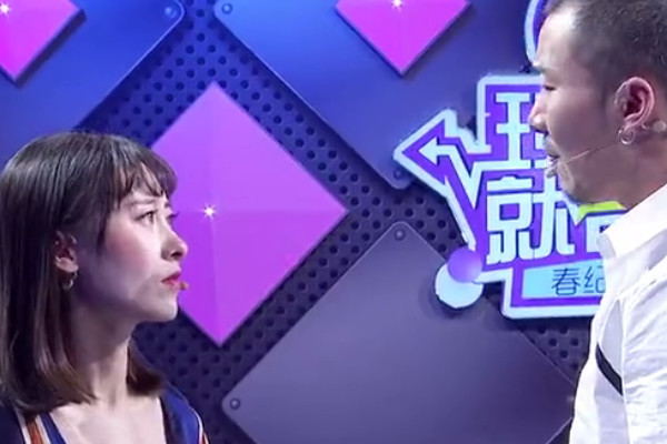 求婚面对女生怒摔玫瑰花,听了他的v女生,头像:换酷酷的女孩漫画网友图片