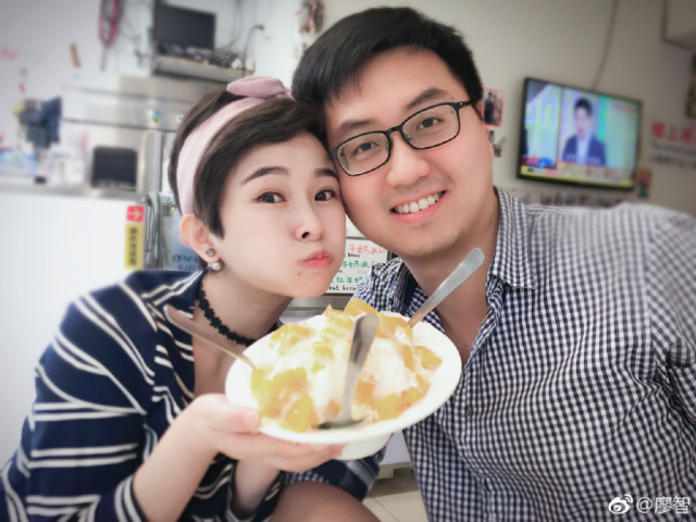 还记得在地震中失去双腿的廖智吗?嫁普通男人连生2胎