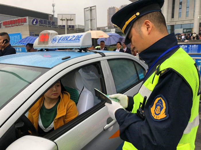 绵阳站出租车上下客点改善 乘客齐点赞