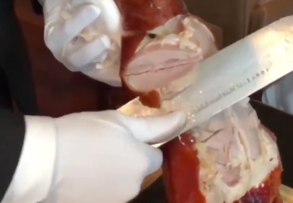 了解一下米其林餐厅,一只北京烤鸭999元,网友