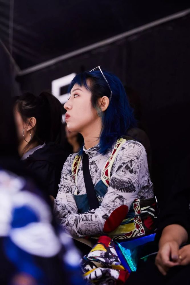 宿舍这份请看,它感受四位初次来自上海日记周视频时装高中女生图片