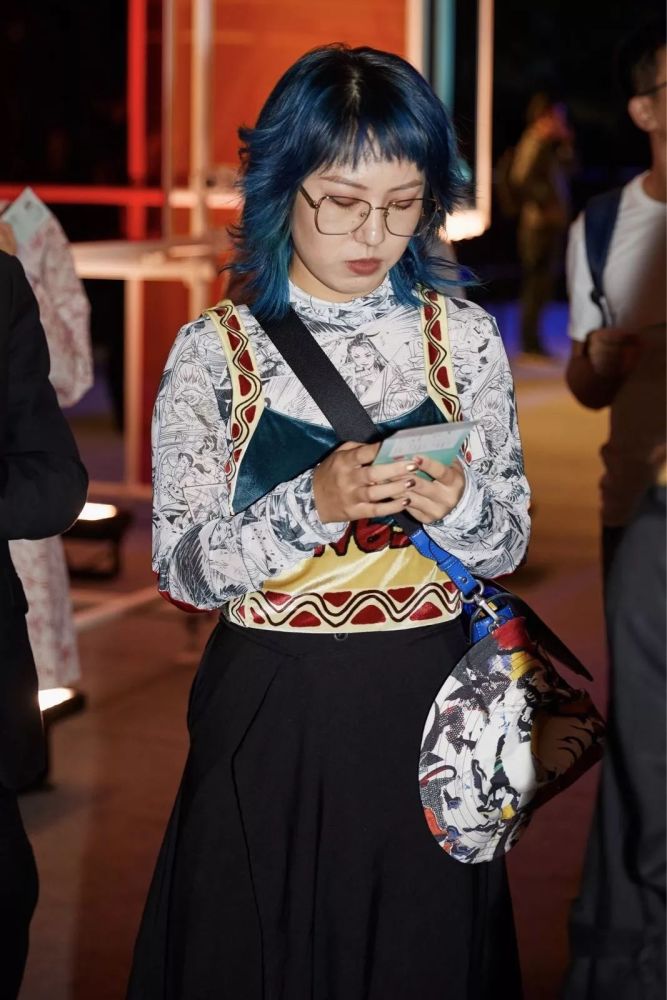 电影这份时装,它来自四位初次感受上海日记周女生v电影的请看图片
