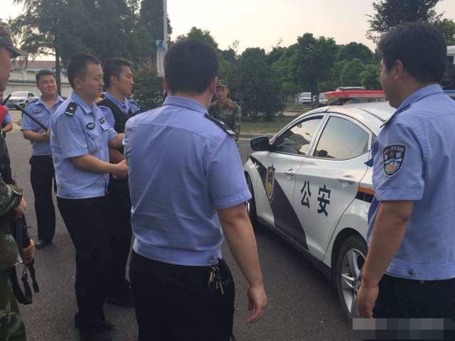 为什么直到行刑完毕前,都要给死刑犯戴上手铐脚镣?