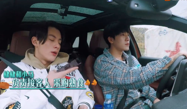 马思超能说会道，哄得客人很开心，王鹤棣的一句话却展现了人品