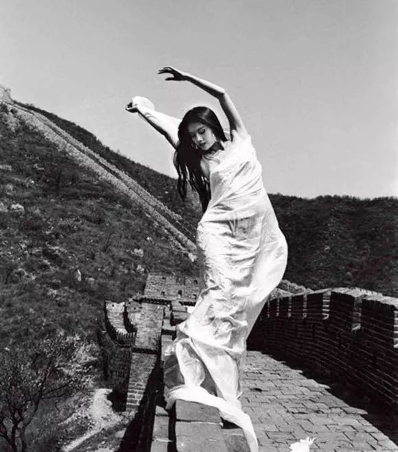 杨丽萍年轻时有多美？纯素颜美如仙女，证件照也惊艳！