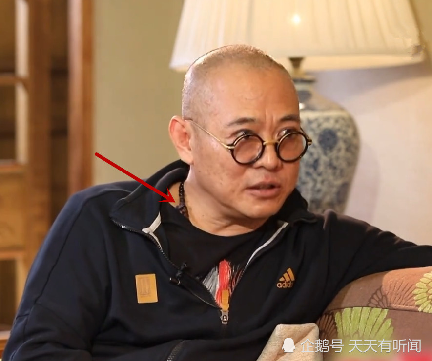 李连杰接受鲁豫专访,有谁注意到他戴的天珠?意外暴露真实身家!