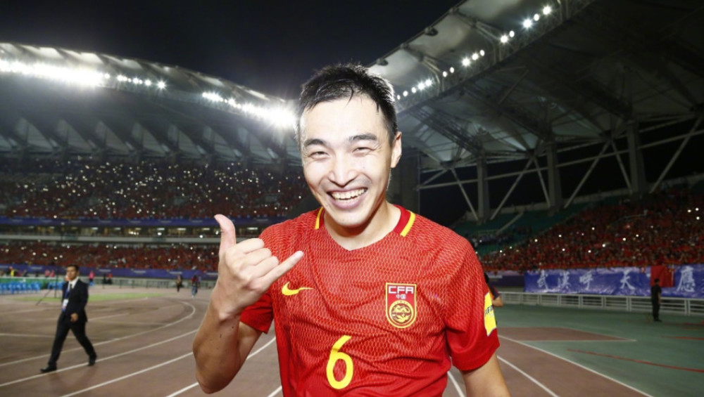 中国足球队为冯潇霆庆生:知道你许愿要国足一