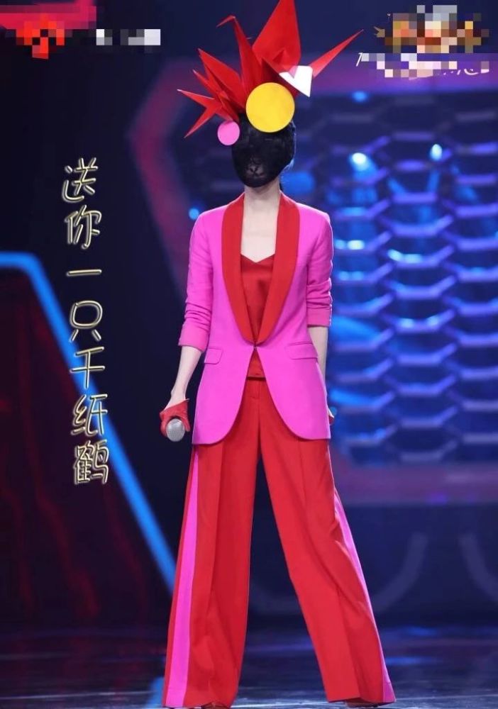 周慧敏参加《蒙面唱将》竟输给唐嫣,被嘲歌声做作,难听到想换台