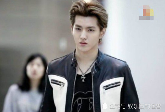 吴亦凡贴身牛仔裤露亮点,下半身亮点"凸兀",迷妹眼框