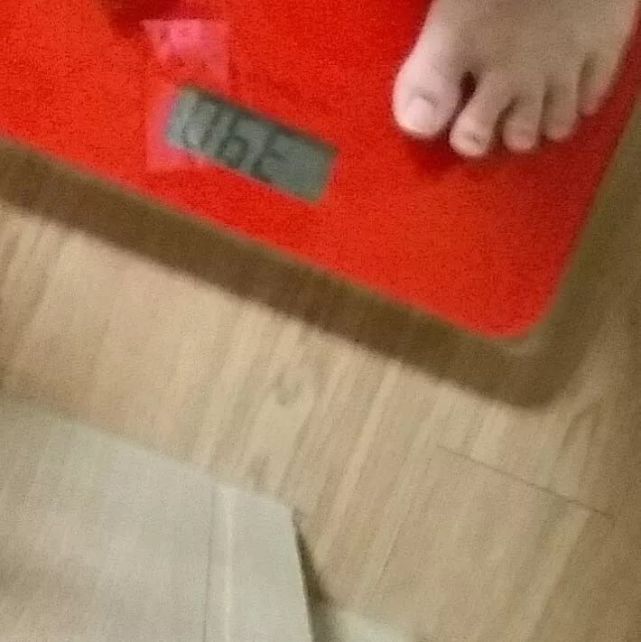 21日,申智秀在在自己的ins上更新了一张照片,照片中体重称显示她现在