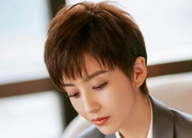 佟丽娅齐耳短发太好看,清新可人减龄10岁,女生剪了回头率喜人