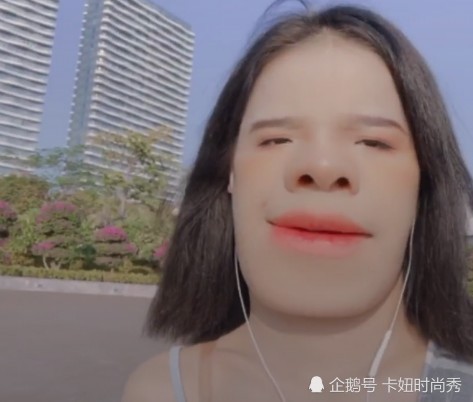 美女用抖音方脸特效却失灵了!看到真容,网友:我一女的