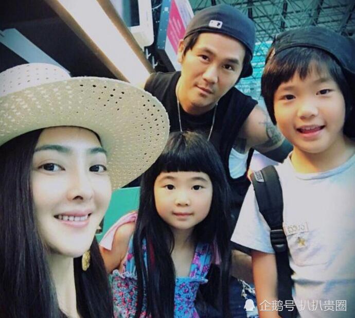 爱妻钓到大鱼曹格也能拿出来秀恩爱，这一家实在太幸福了