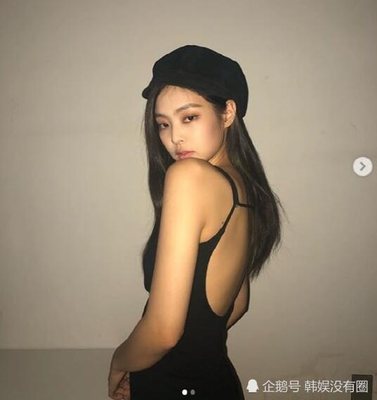 没有胸?blackpink 金智妮 ins 晒性感照引热议