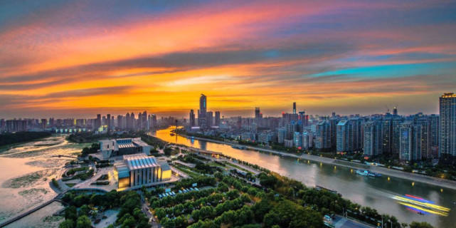 武汉大学生人口_硬核比对 谁是中国高教第三城(3)