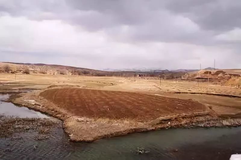 郡东部地区置定襄郡,治所成乐(今和林格尔县土城子乡土城子村古城址)