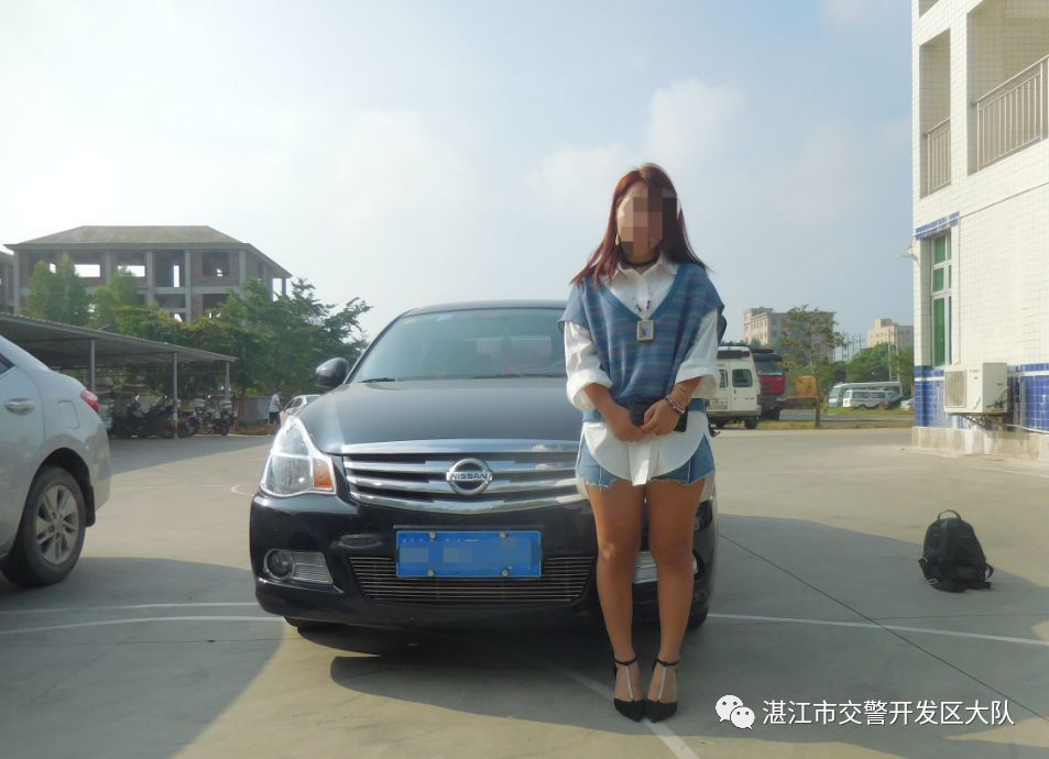 网红女主播无证驾驶向交警撒娇:我那么可爱,你