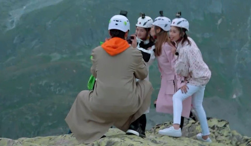 颖儿坚持登顶,谢娜调皮回应节目组让程莉莎惊