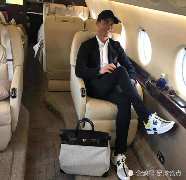 c罗多有钱?拥私人飞机 豪车无数 天天都是你羡慕的锦鲤