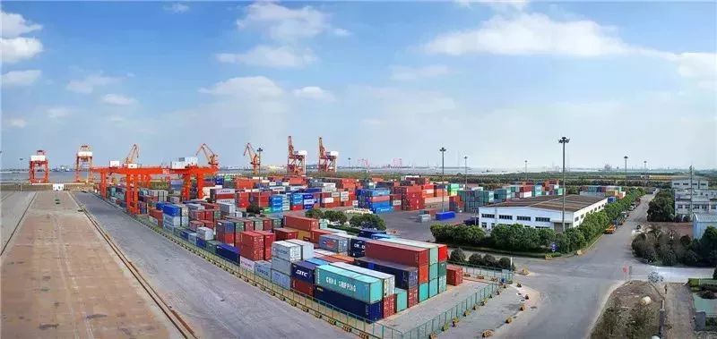 江苏常州滨江经济开发区已形成化工新材料,装备制造,港口物流三大产业