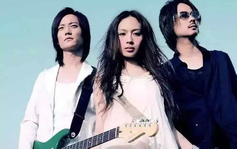 飞儿乐团主唱Faye被踢，牛姐演唱会曝音响事故？  音乐鲜活事儿