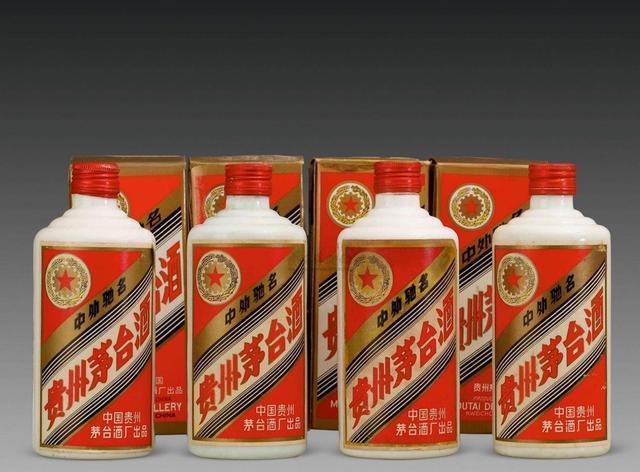 俄罗斯大叔将茅台带回国, 亲戚品尝后大喊: 我要移民