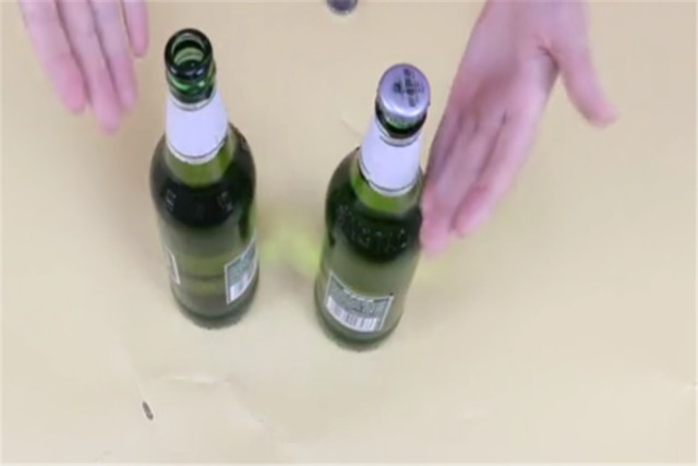 开啤酒瓶盖真容易,徒手就拧开,比开瓶器还好太湖钓鱼技巧图片