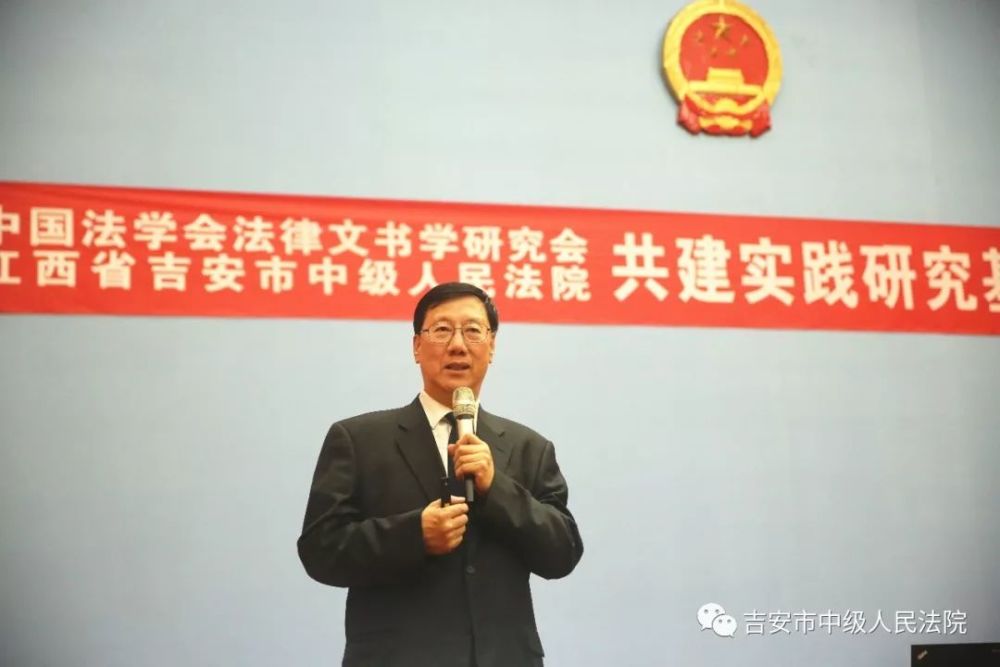 一起围观 首先登场的是 中国政法大学教授马宏俊 随意百度百科截个图