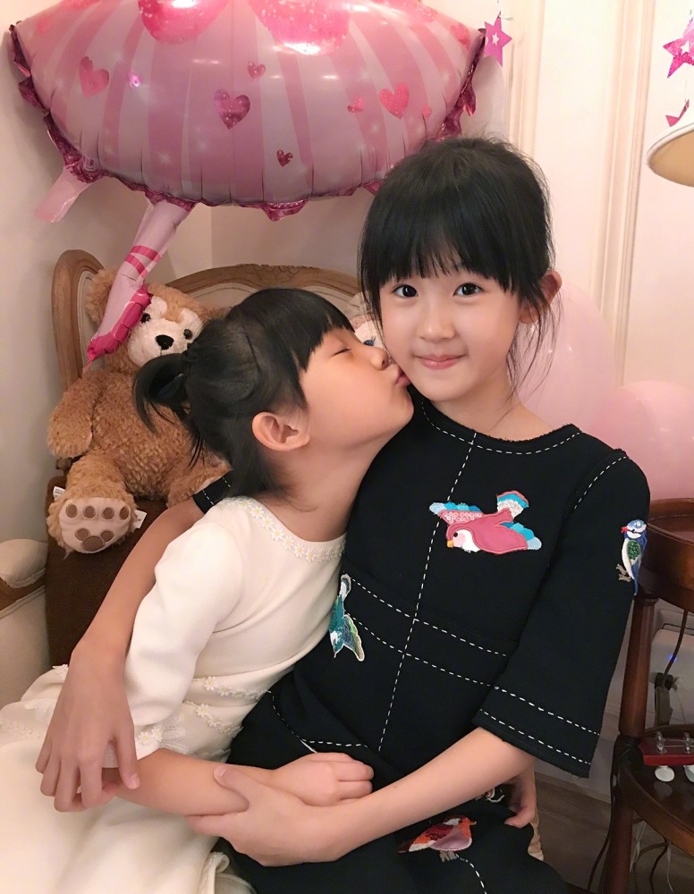 陆毅为女儿庆生，十岁贝儿端庄淑女，笑容甜美，生日愿望暖哭了