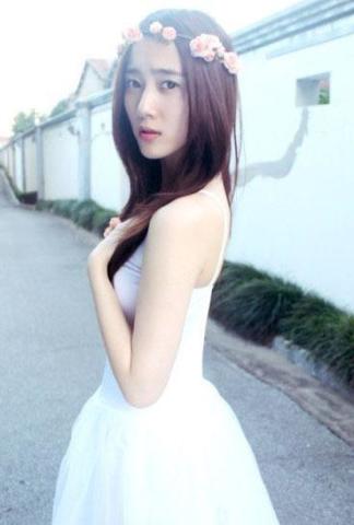 21岁北影女生性感脱俗秒杀众人. (来自:千趣)