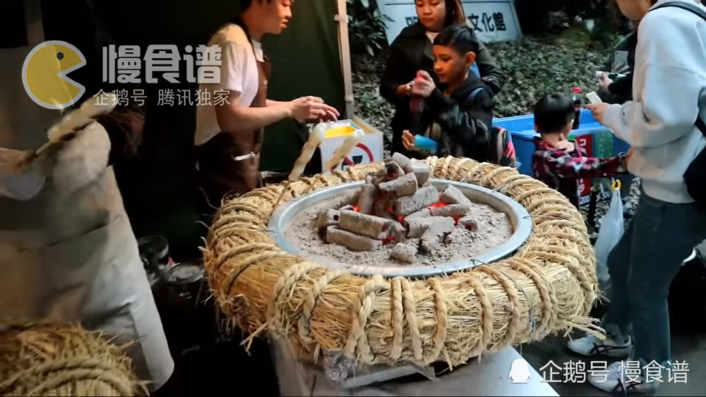 日本街头小吃,花350日元吃了一串糖葫芦,手慢