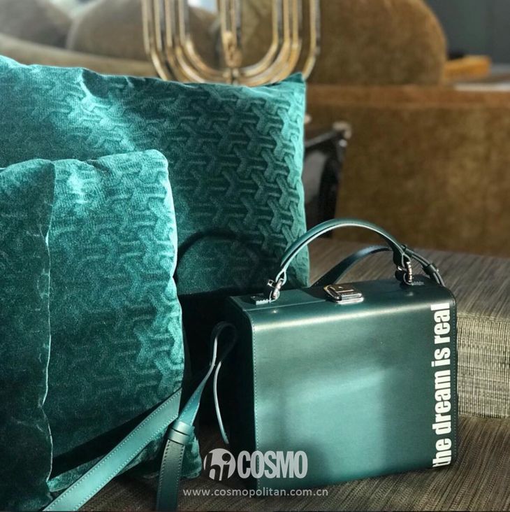 跟刘雯背同款包,3000元就能搞定。(双十一大促