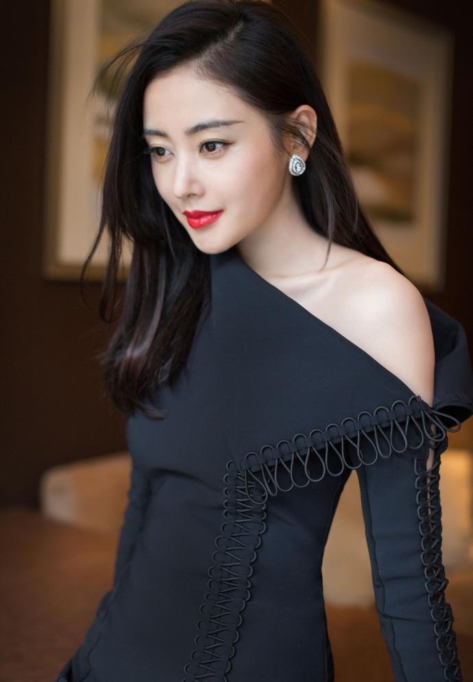 张天爱现在的资源变少了吗?连身材管理都做不好了