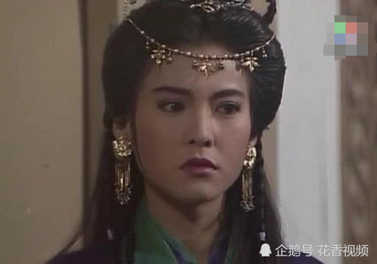 她被称为最美紫衫龙王，曾与吴镇宇相恋，生三娃美貌仍不输周慧敏