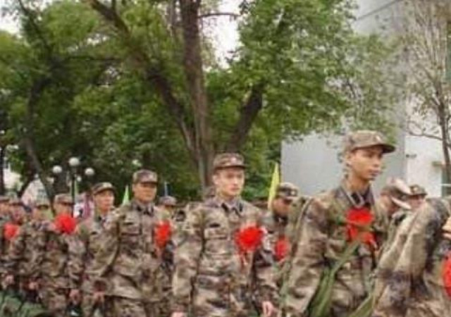 士兵人口最多的国家_人口老龄化图片(2)